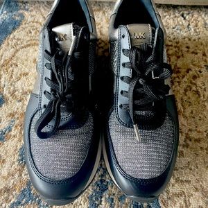 Michael Kors sneakers sIze 9M